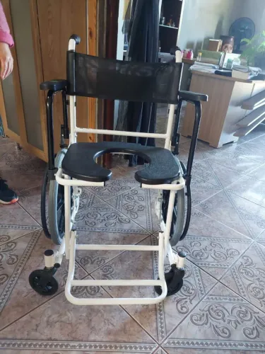 Cadeira de rodas de banho com rodas