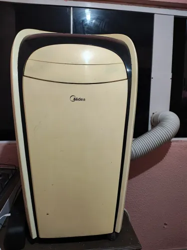 Ar condicionado portátil Midea 10.500 BTUs.