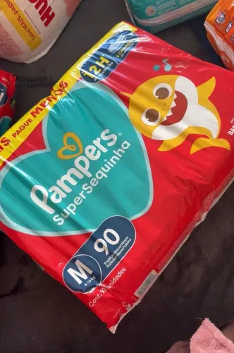 Fralda Pampers super sequinha M
