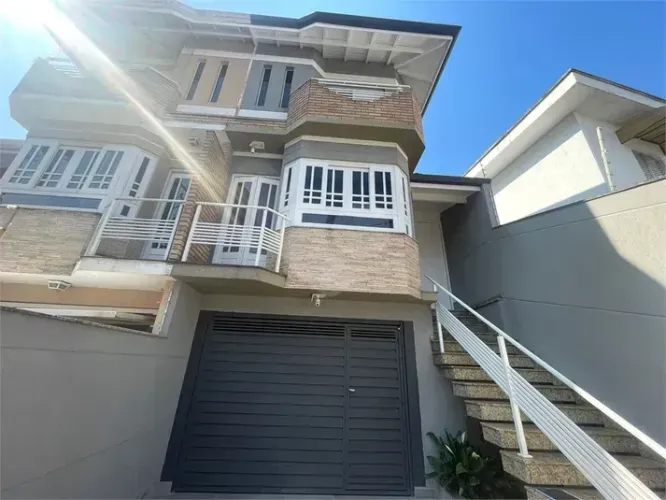 Casa para venda possui 300 metros quadrados com 4 quartos