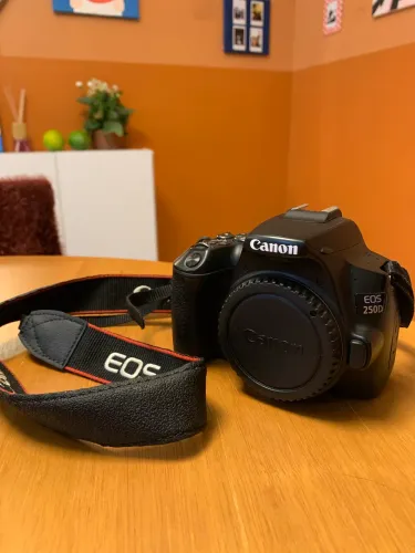 Canon SL3 250D
