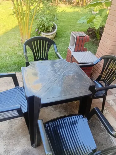 Mesa com 4 cadeiras