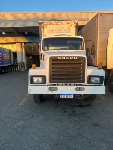Cavalo toco Volvo N10 Ano 1986 Revisado