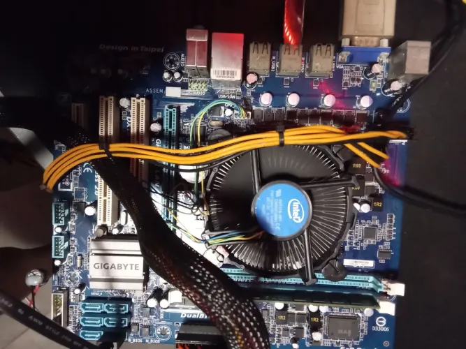 Kit placa mãe e processador i3 530 com memória 4 GB funcionando perfeitamente
