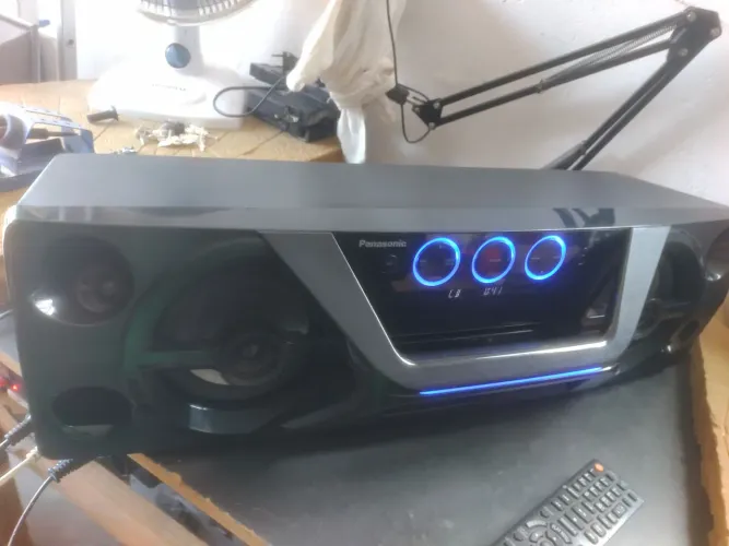 Vendo essa linda caixa de som da Panasonic