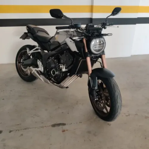Vendo Honda CB 650R Ano 2021/2021 30.000km Rodados   