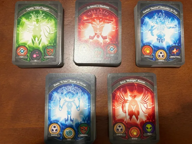 5 decks baralhos Keyforge + 2 playmats