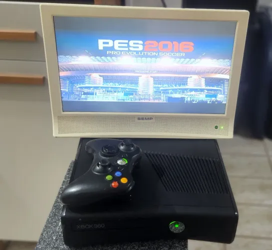 X BOX 360 Bloqueado + controle original e cabos