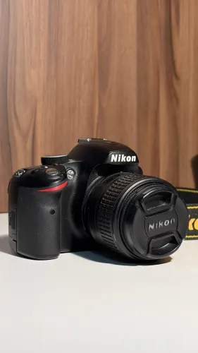 NIKON D3200 + LENTE 18-55 + 2 BATERIAS + CAIXA