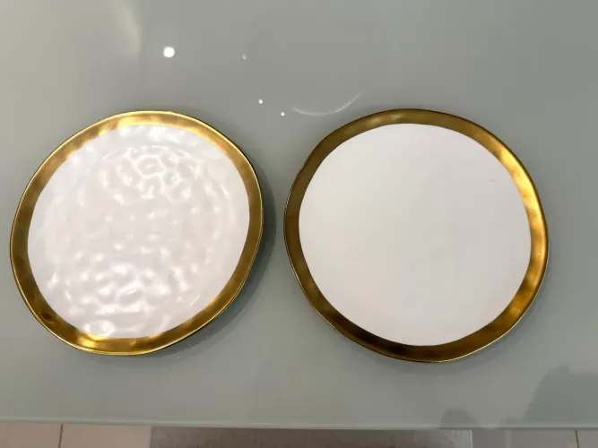 2 pratos sobremesa ( sem detalhes)