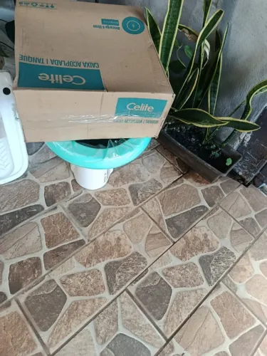 PORTA, TELHAS E VASO SANITÁRIO