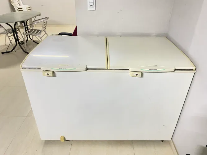 Freezer 2 tampas Eletrolux 400 litros 
