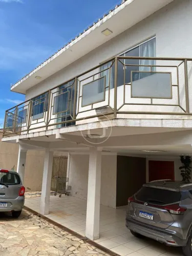 6 QUARTOS, 4 SUÍTES, PISCINA