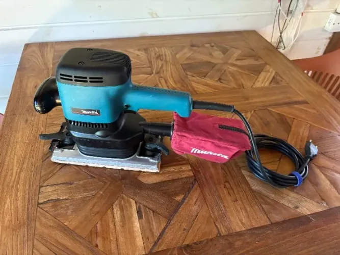 Lixadeira Orbital 220V Makita 9046 / 600W excelente estado