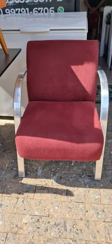 2 poltronas Vênus, cor vermelho vinho. Ótimo estado de conservação.