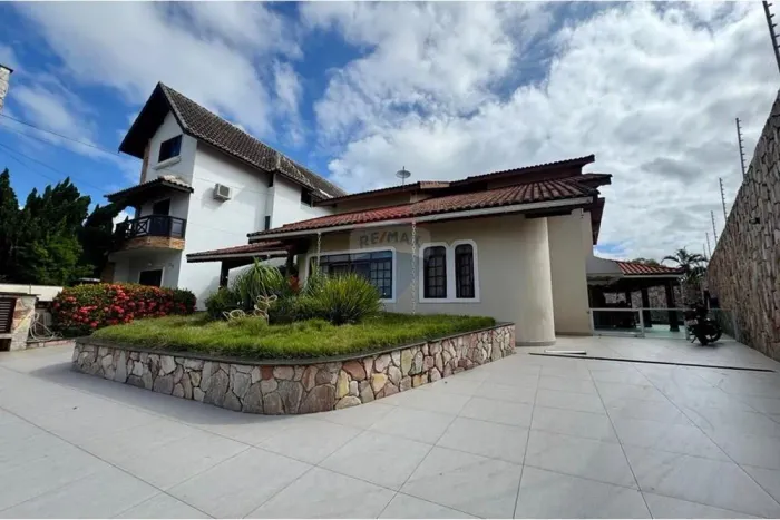 Casa em condominio para locação!