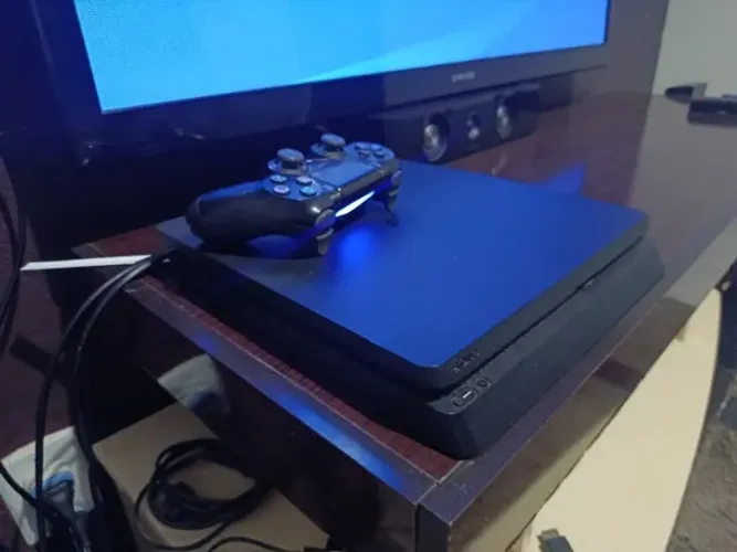 PS4 Slim 1TB + Controle + Cabo | Excelente para Jogos Digitais (Leia a Descrição)