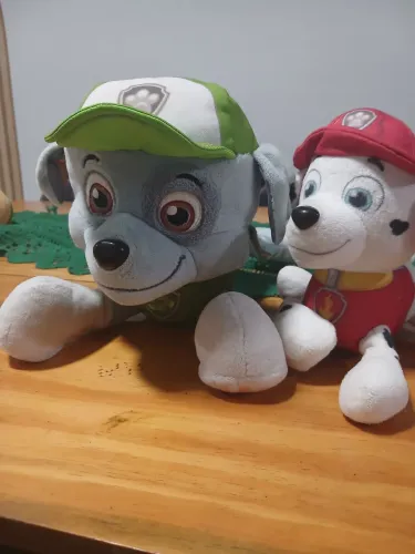 Duplinha de pelúcia da turma do Patrulha Canina