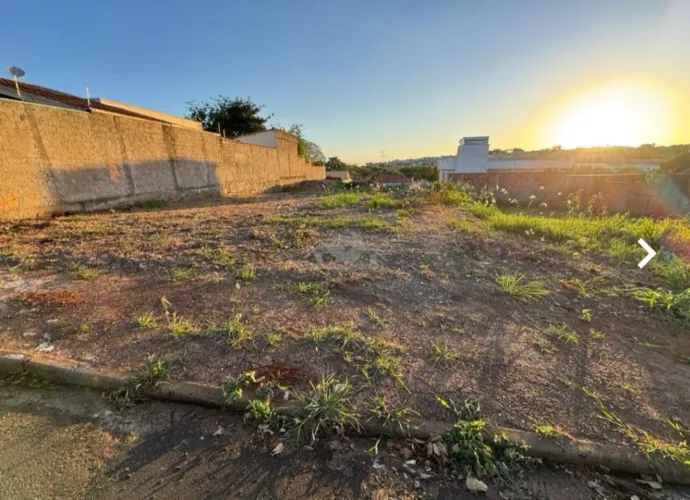 Vende-se Terreno