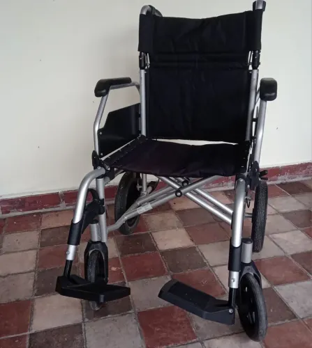 Cadeira de rodas importada