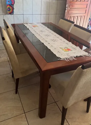 Mesa madeira com vidro e 6 cadeiras