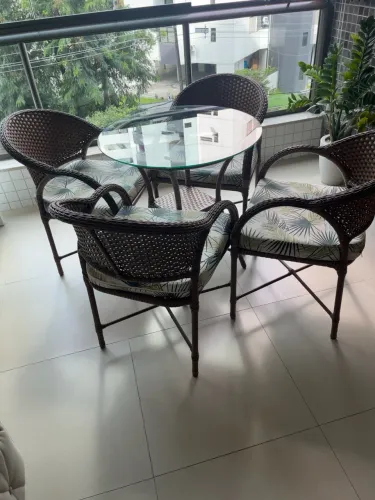 Conjunto para Varanda Gourmet - Mesa Redonda + 4 Poltronas em Fibra Sintética