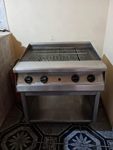 Chabroile fabricação todo em aço inox 304 até mesmo as grelhas,  gás com pedras vulcanicas