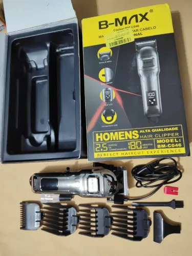 Máquina De Cortar Cabelo Profissional Sem Fio Visor Led Lâmina De Titânio B-MAX RM-C046