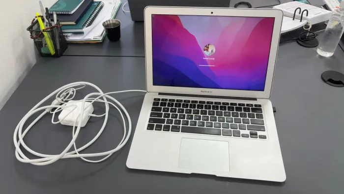 Macbook Air 2017? Intel i5 8G RAM -128g SSD