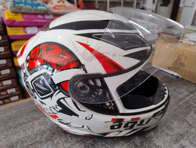 Capacete AGV semi-novo