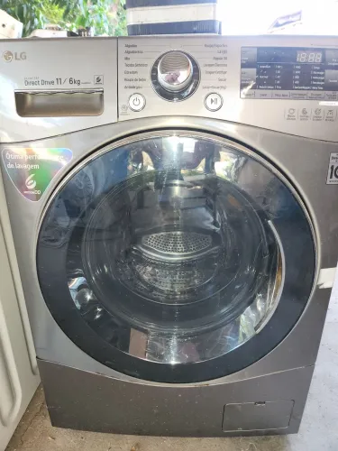 Vende-se lava e seca LG 11 Kg semi-nova