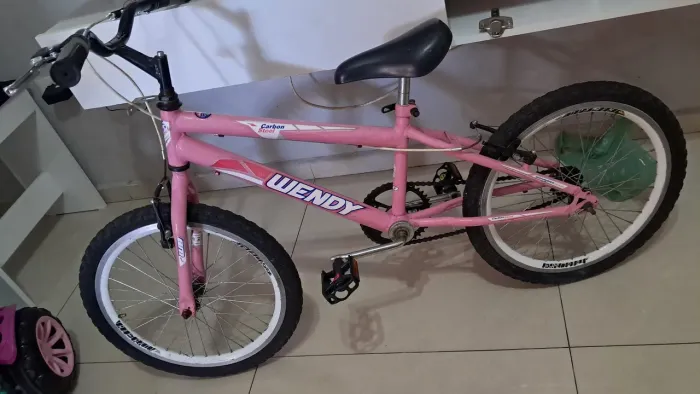 Bicicleta infantil Aro 20 bem conservada