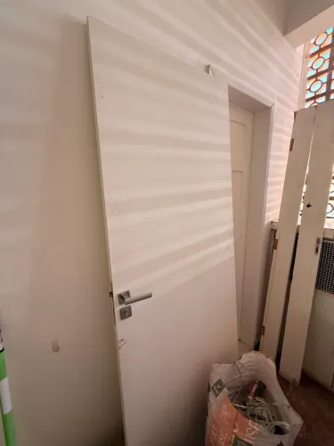 Porta de madeira para doação
