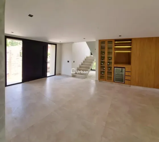 Casa à venda e para alugar em Cotia, Granja Viana, com 4 suítes, com 319 m²