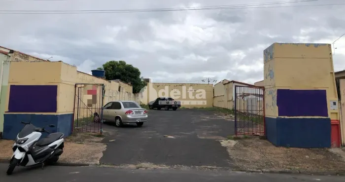 Loja disponível para locação no bairro Marta Helena em Uberlândia-MG.
