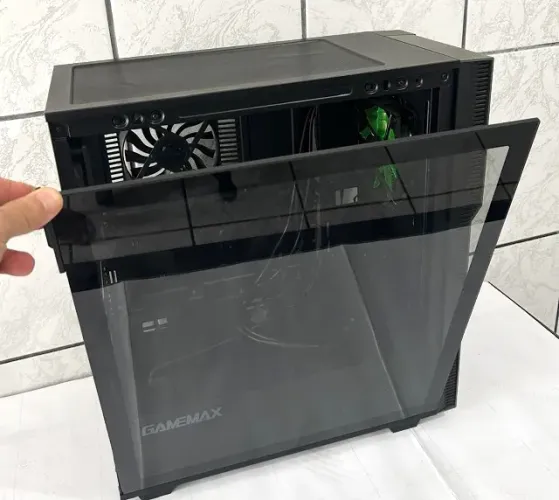 Gabinete Gamer Black Gamemax Mid Tower, Com 3 Fans (Usado)