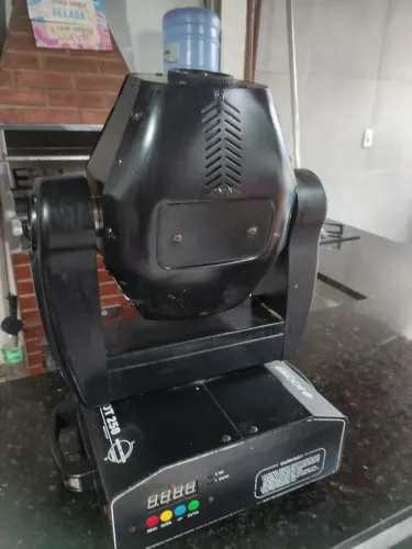 2 MOVING HEAD 250 W LAMPADA CRoICA MUITO TOP !!! DMX MUITO BOM PRA FAZER SUA FESTA !!!