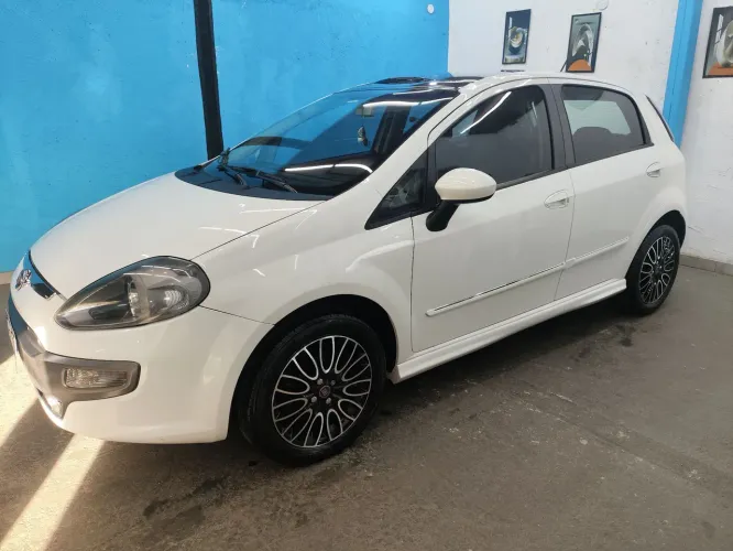 Fiat Punto Sporting 1.8 Flex 8v/16v 5P 2014