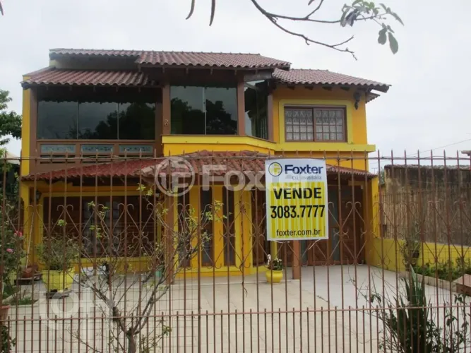 Casa à venda em Vila Nova com 250 m², 2 quartos, 1 suíte, 4 vagas