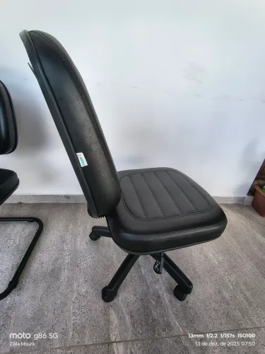 CADEIRA EXECUTIVA DE COURO