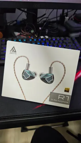 Fone de ouvido Artti R1