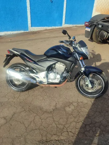 Vende se Honda cb 300 super conservada...