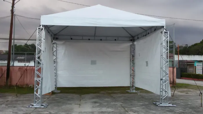 Vendo cobertura de 5x5m com pé direito treliçado
