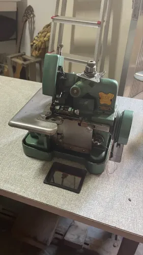 Máquina Overlock 110v