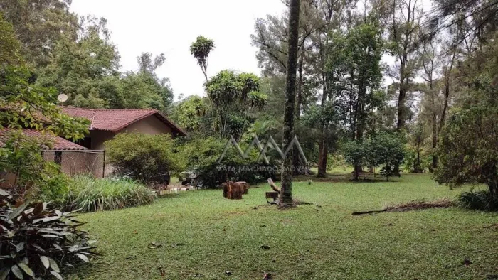 Casa à Venda no Condomínio Lagoa do Miguelão com 3 Quartos 250m²