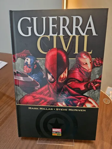 Guerra Civil Versão Capa Dura Panini Marvel Deluxe