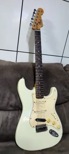 Guitarra by fender squier