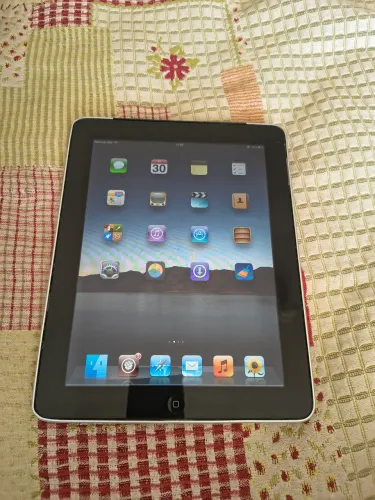 iPad de 1ª geração 64 GB em pleno funcionamento.