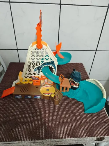 PIsta Hot wheels Shark Park J5941 (usada, antiga)