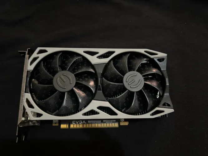 Placa de video GTX 1650 GDDR6 evga